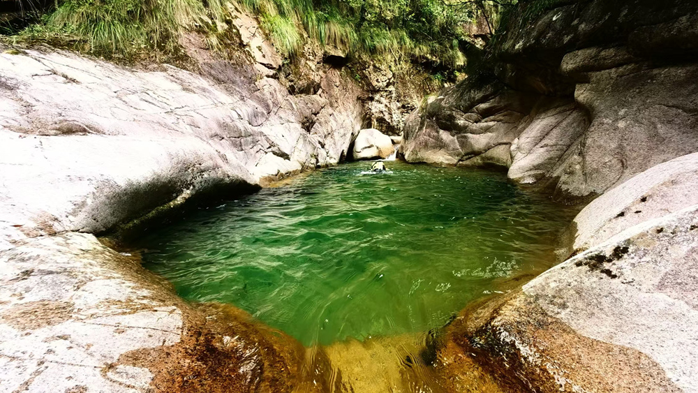 溯溪新线·清凉秘境   水清，深潭，瀑降，攀石！