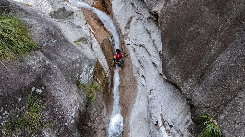 溯溪新线·清凉秘境   水清，深潭，瀑降，攀石！