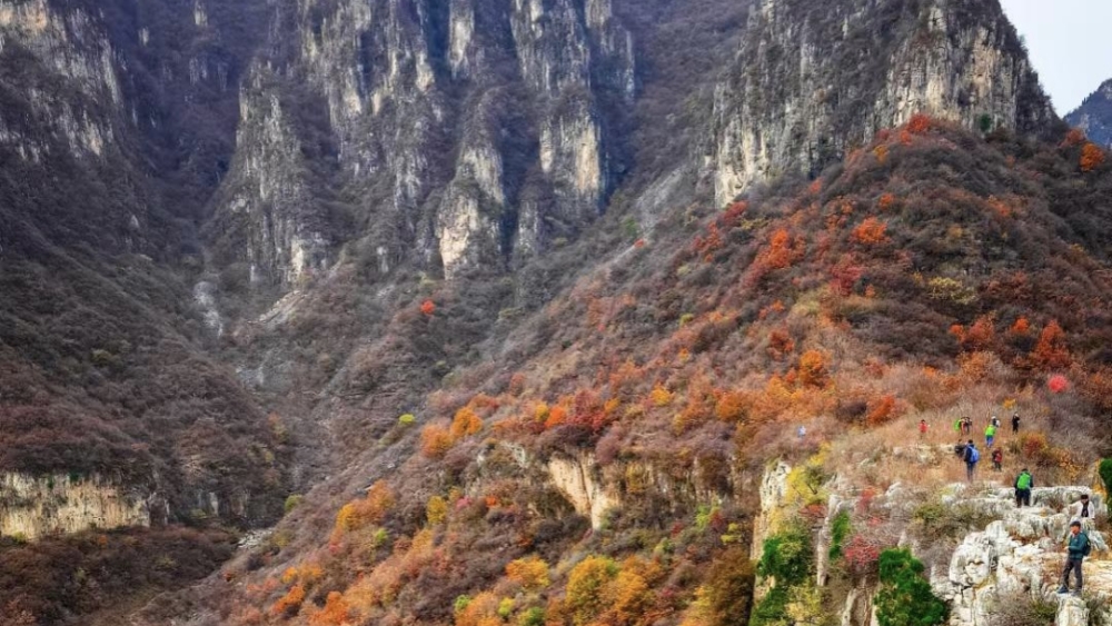 Girls hiking | 三尺崖、上白云