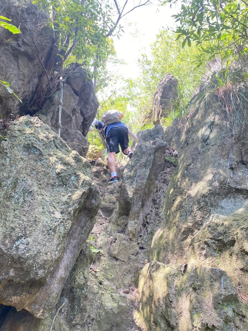 疾速追山·7旗连穿|登顶老鹰山,攀岩壁瞰诸暨山河