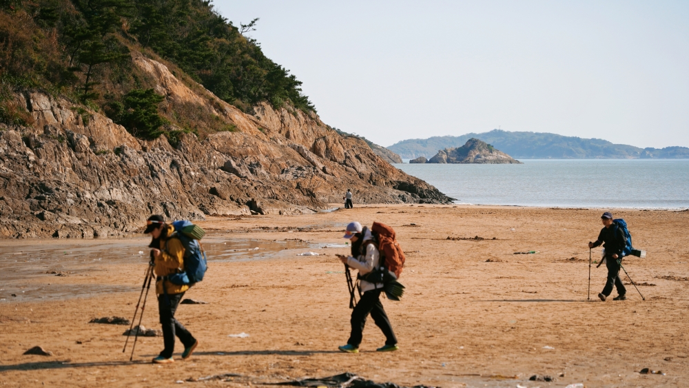 重装徒步·水桶岙｜与山海共眠，体验浪漫沙滩露营