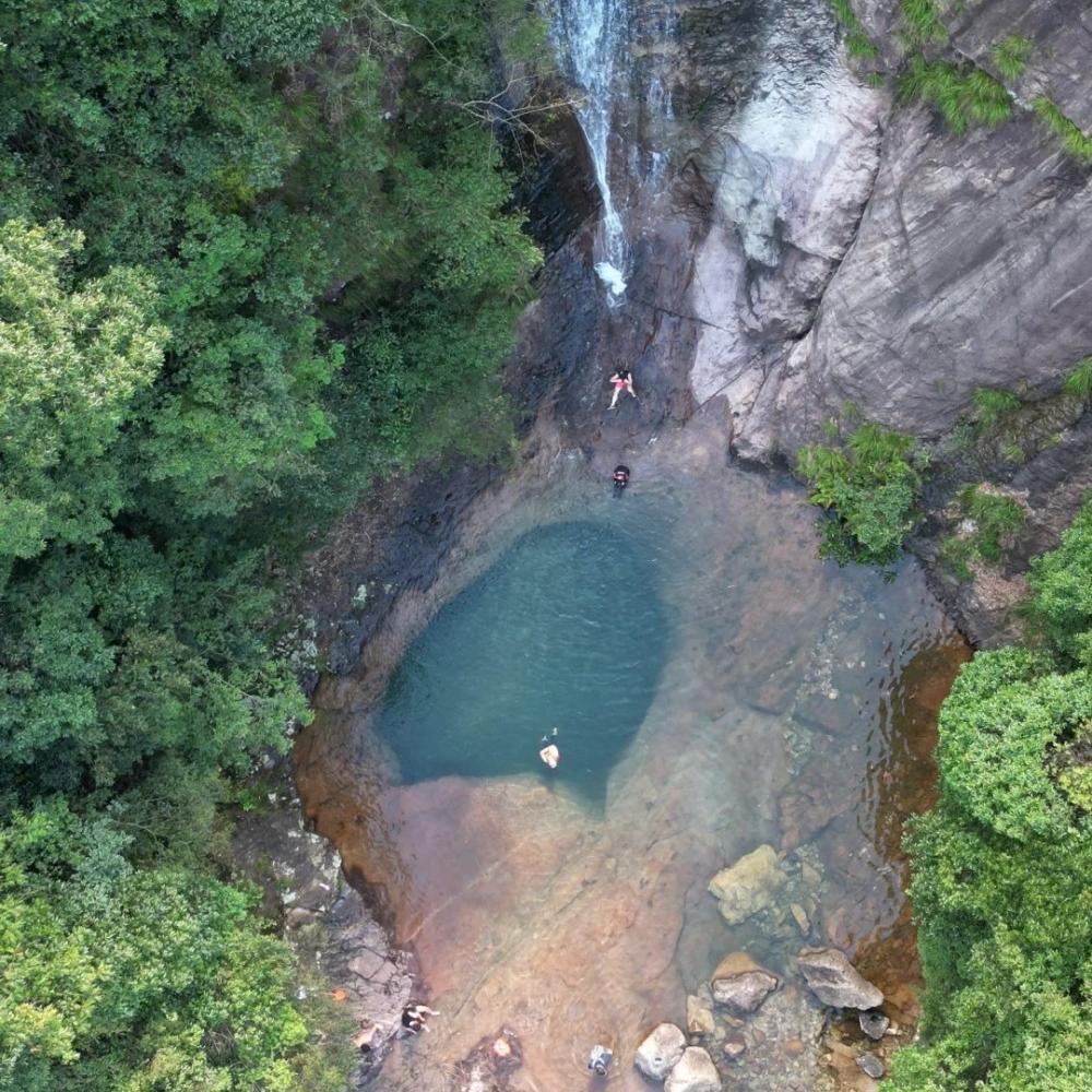 溯溪·龙宫秘境｜野溯龙宫大泄飞瀑，森系徒步雁苍山