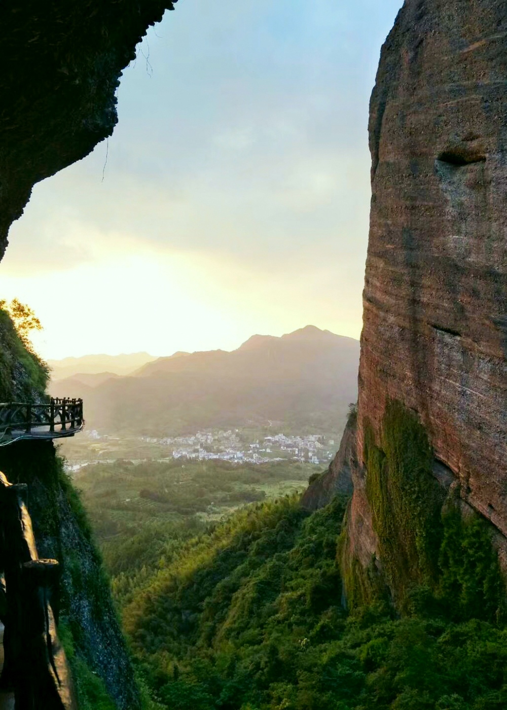 摘桃线 | 河源鹰嘴桃采摘,登顶南武当山,赏丹霞地貌