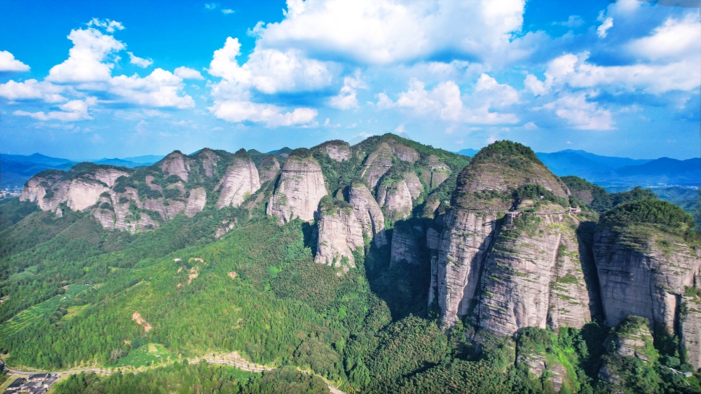 摘桃线 | 河源鹰嘴桃采摘,登顶南武当山,赏丹霞地貌