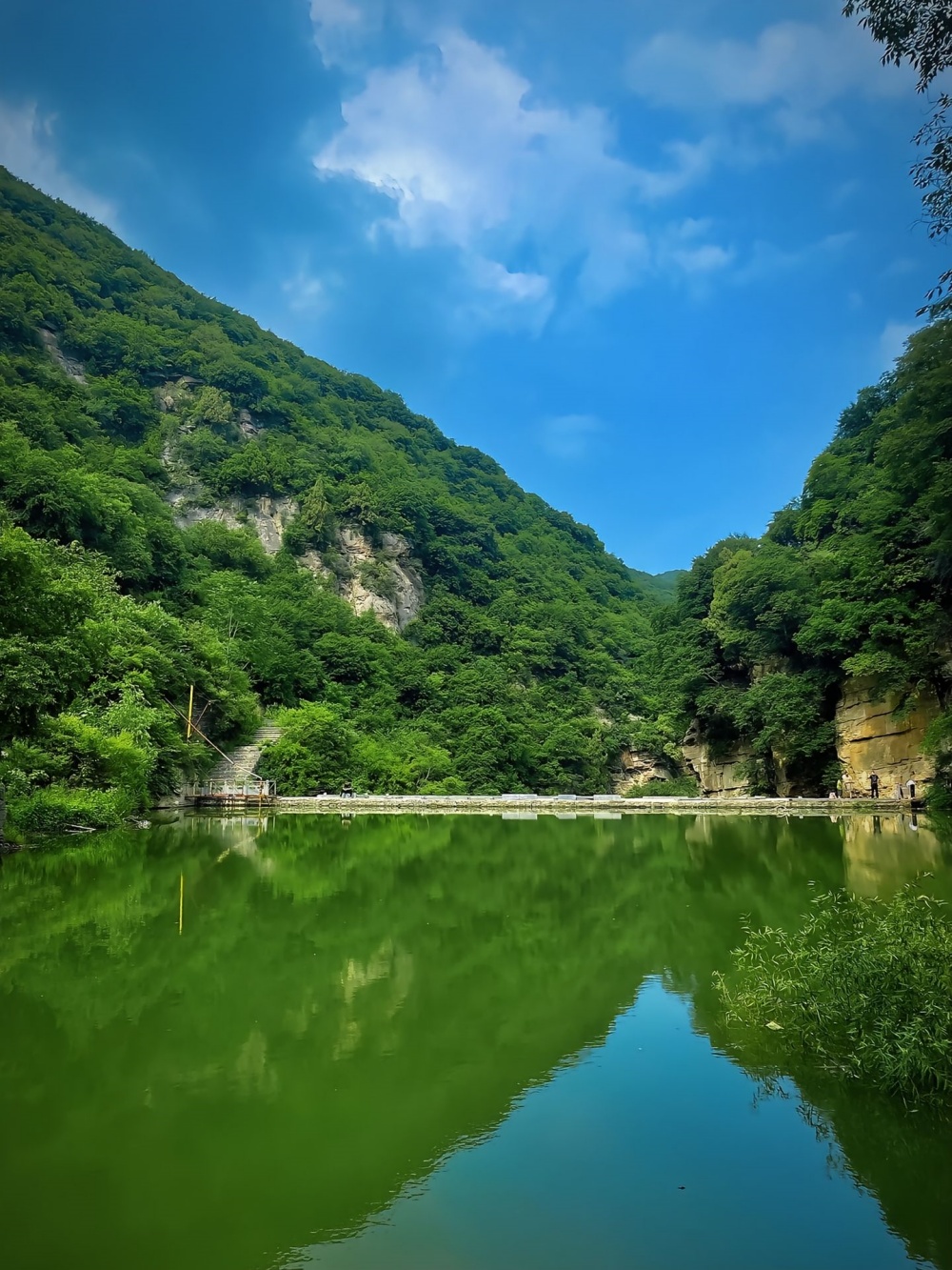巩义大峡谷漂流+蝴蝶谷 | 郑州附近的超高性价比漂流 - 上午徒步，下午漂流；河道惊险刺激又好玩，藏在巩义大山里面的真峡谷真漂流；夏日炎炎  清凉一夏的水上漂流，邀您来体验
