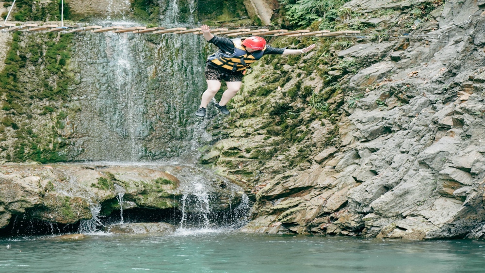 玩水溯溪·三江源 | 峡谷轻徒避暑 溯溪纳凉玩水