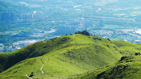 港版武功山 | 徒步鸡公岭,邂逅高山草地,远眺深圳