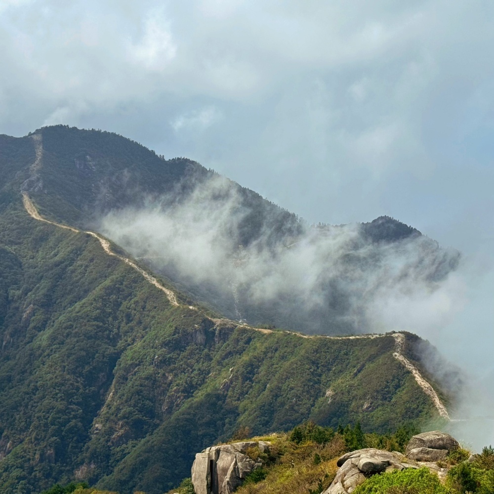 开业买一送一｜黄龙山，三省徒步穿越，分云阴阳山脊