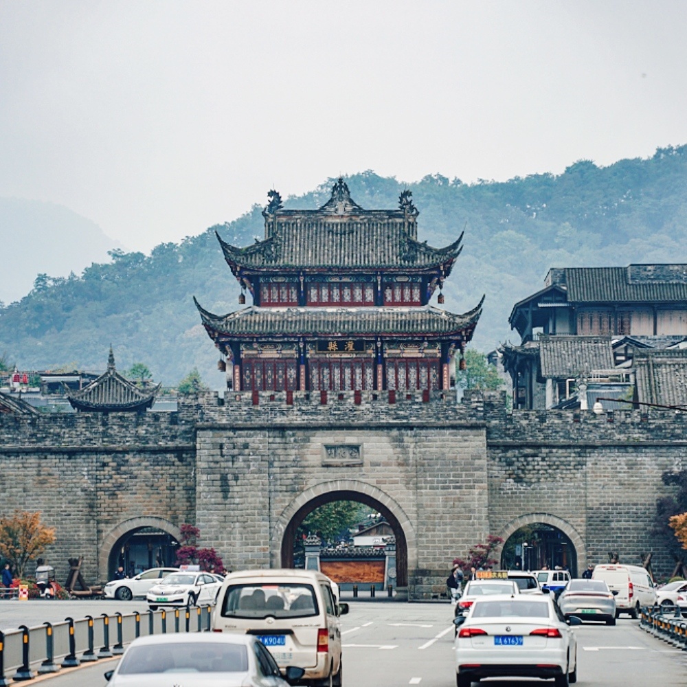 宝藏小城·休闲都江堰 | 秘境轻徒 觅美食 夜游南桥